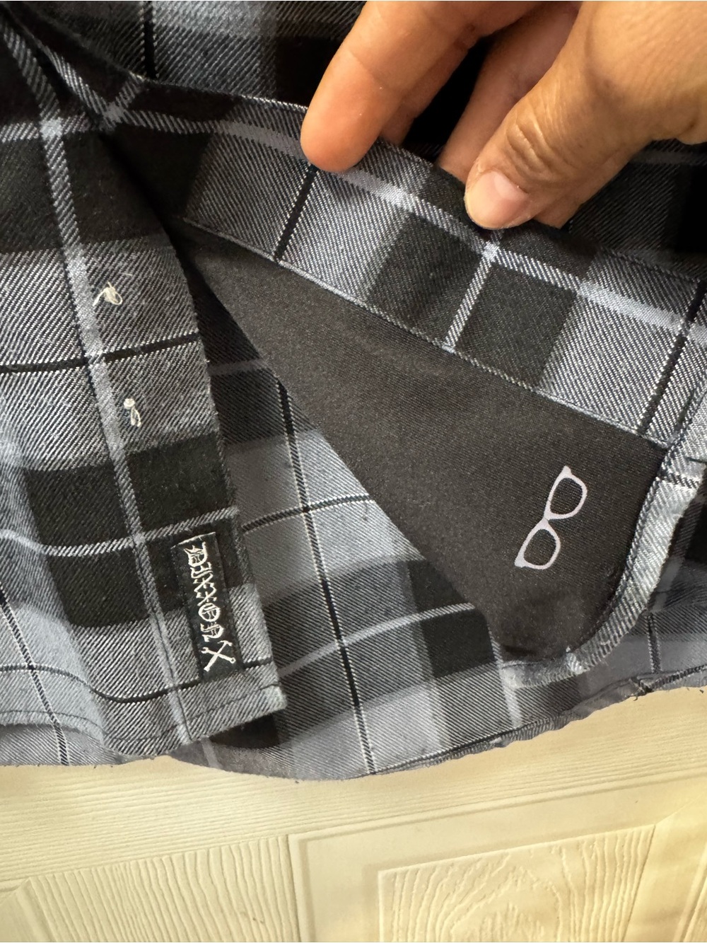 DIXXON Black & Gray Plaid Long-Sleeve Button-Down Shirt - Picture 3 of 7
